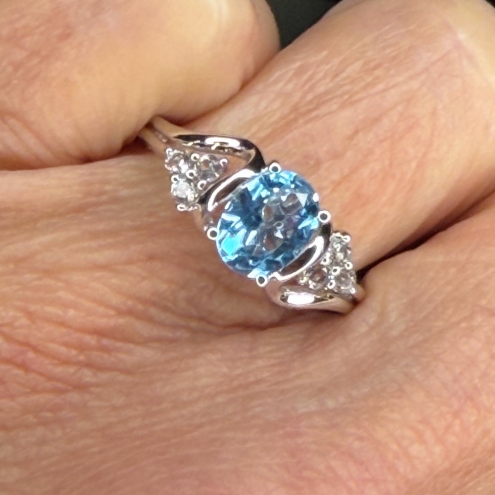 Elegant Silver and Blue Gemstone Ring